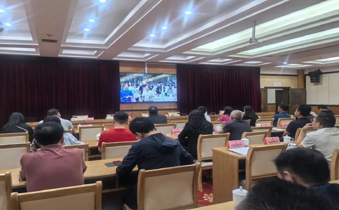 区新球体育app
政务信息第22期《黔江区供销系统召开“以案四说”警示教育会议》.jpg 新球体育