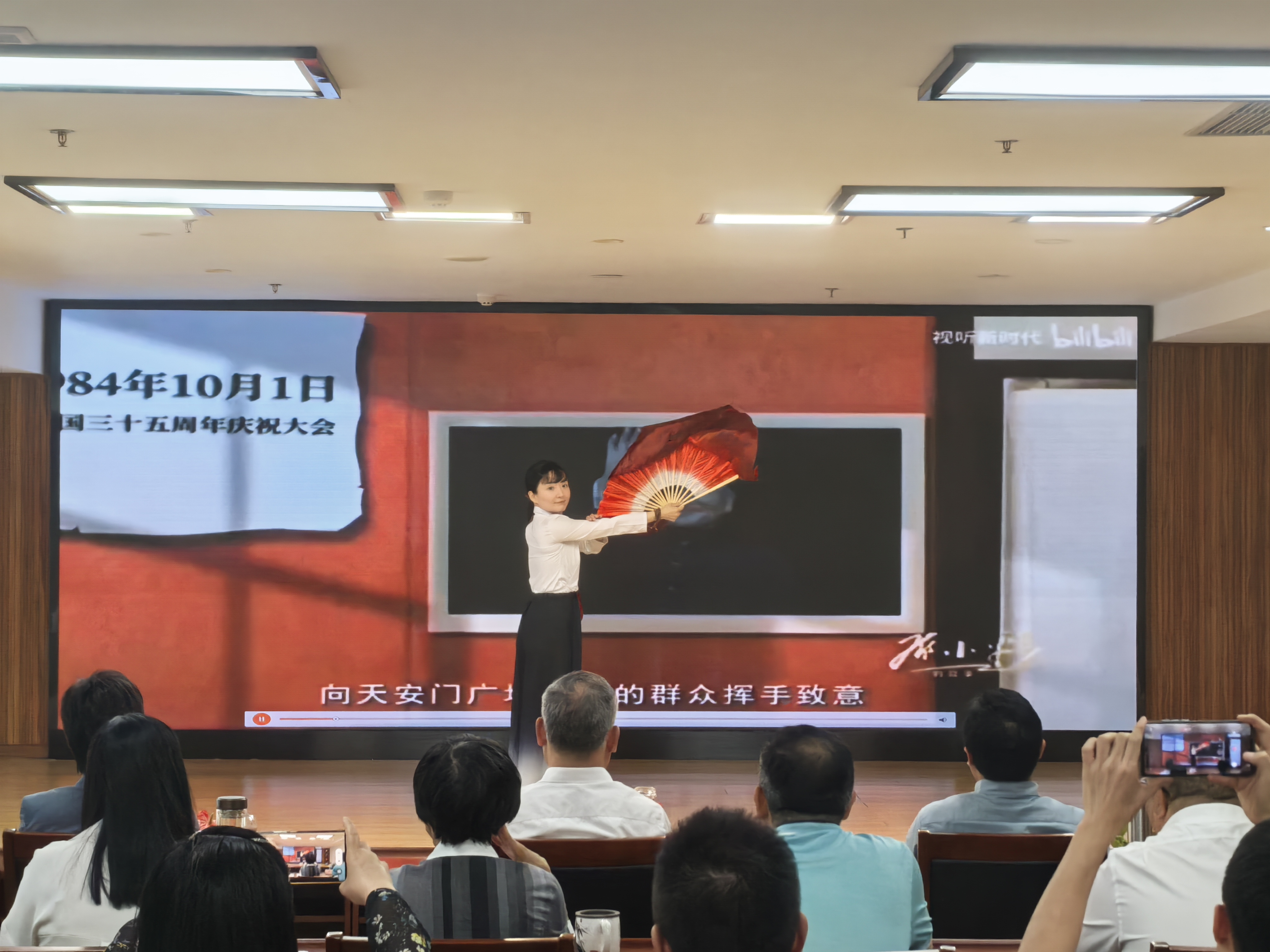 读书1.jpg 新球体育